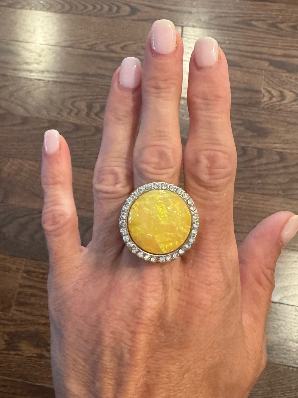 Stretch Statement Ring Yellow Crackle Resin Rhinestone Halo Size 7–7.5